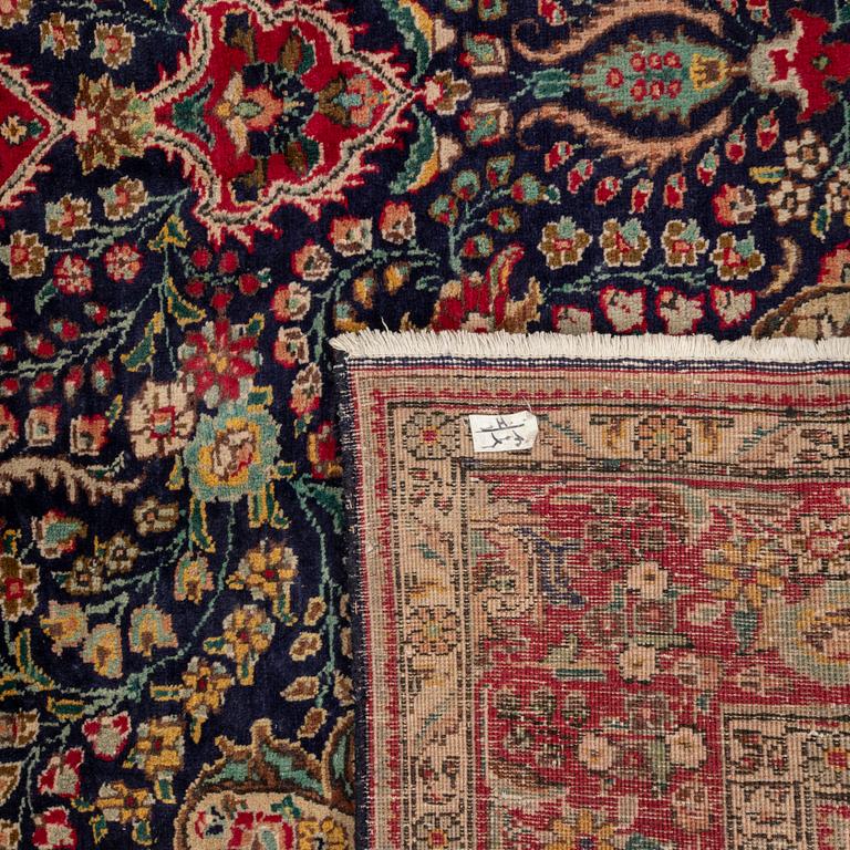 Rug, oriental, semi-antique, approximately 298x207 cm.