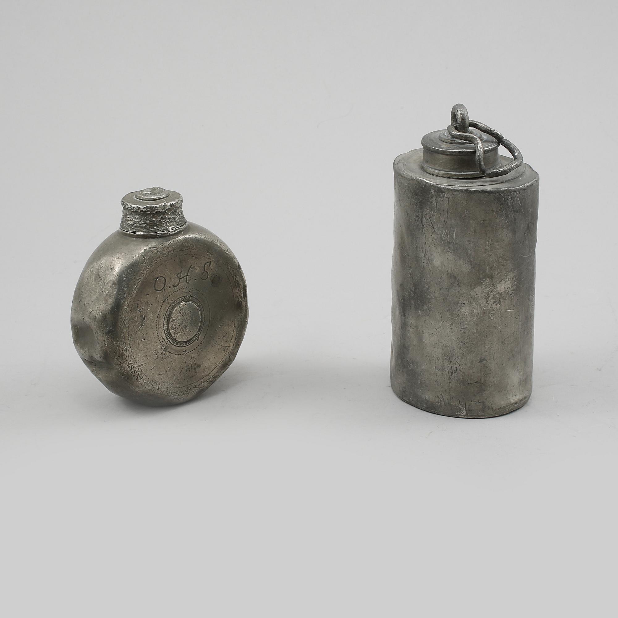 PLUNTOR, 2 st, tenn, en med otydliga stämplar, sannolikt Jönköping, 1800-tal.