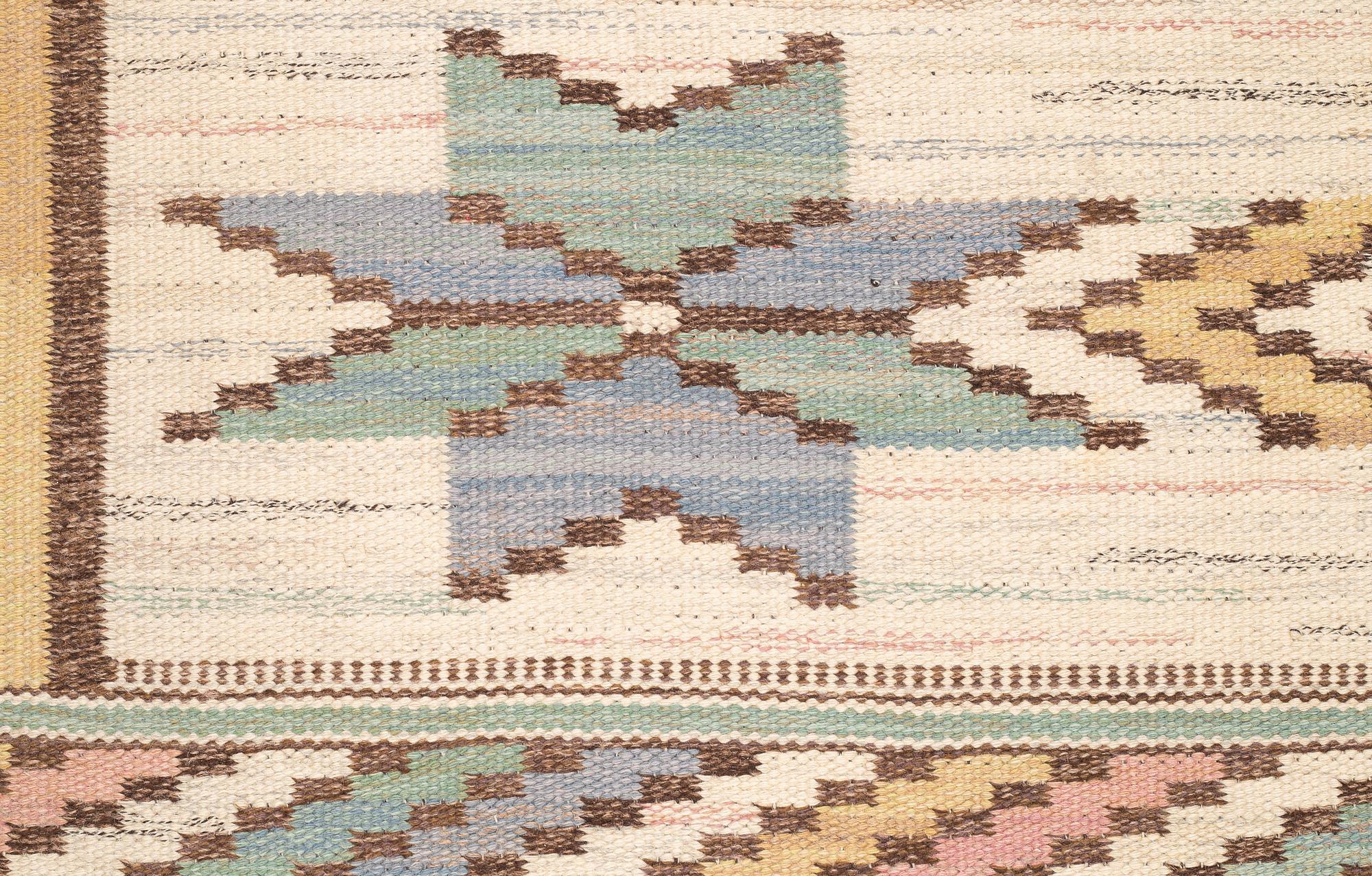 Märta Måås-Fjetterström, matta, "Vit botten", rölakan, ca 296,5 x 220,5-222,5 cm, signerad AB MMF.