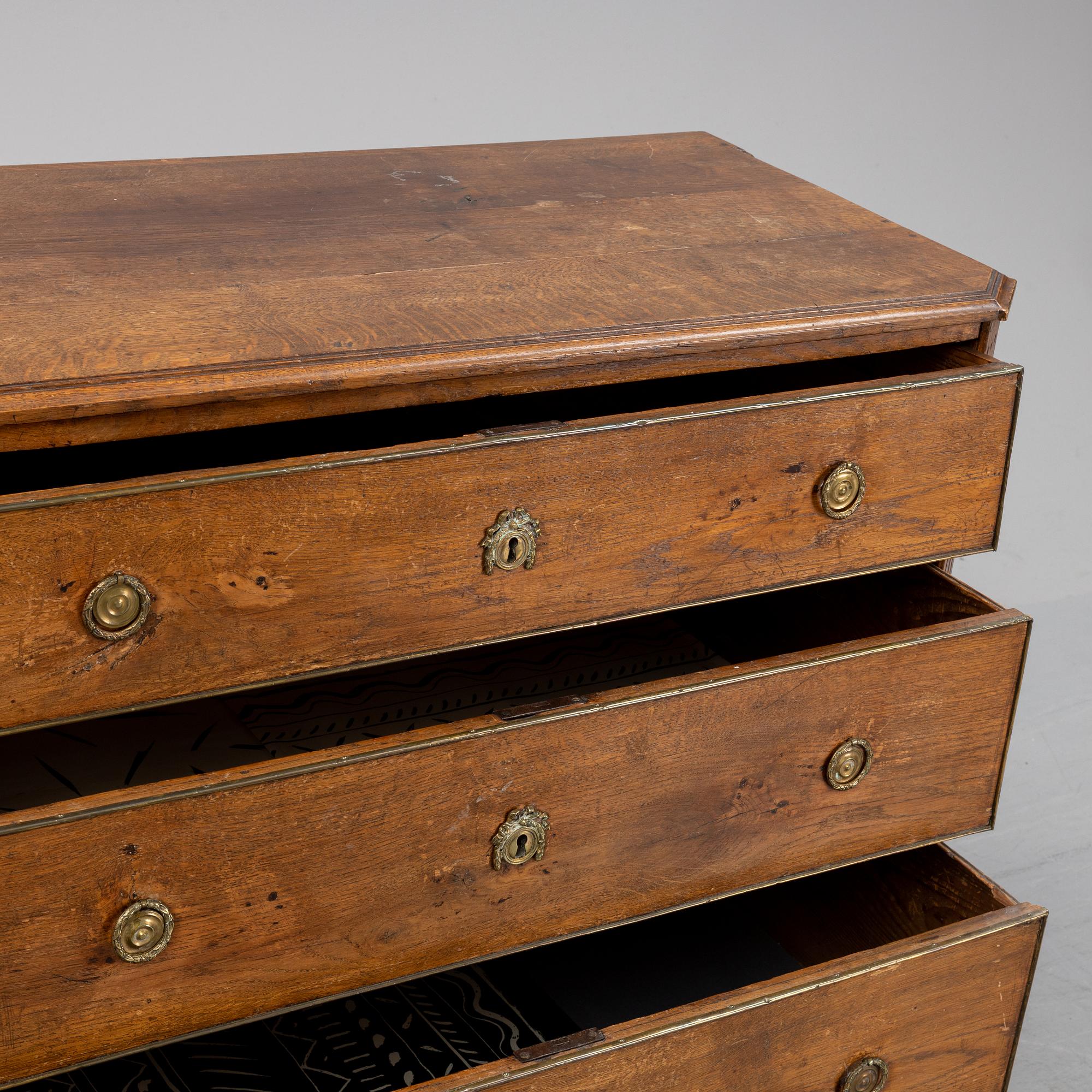 A late gustavian chest of drawers, ca 1800.
