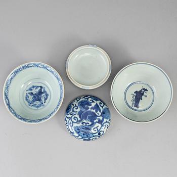 Two blue and white bowls and a box with cover, Ming dynasty (1368-1644).