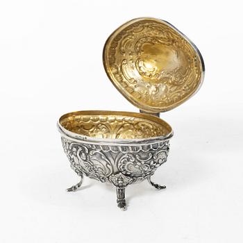 A Swedish silver sugar box, mark of AG Dufva, Stockholm 1913.