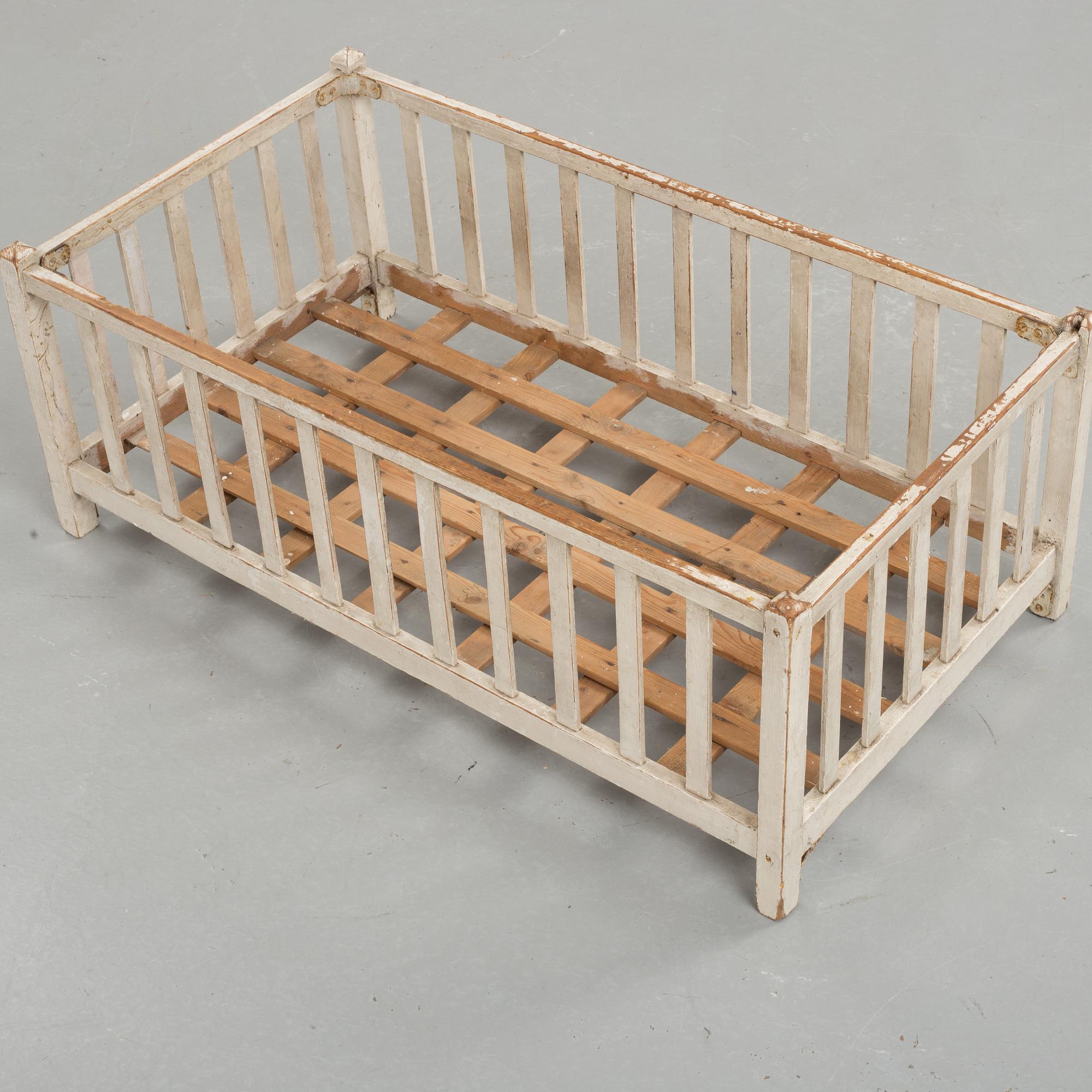 A textile baket from around the year 1900.