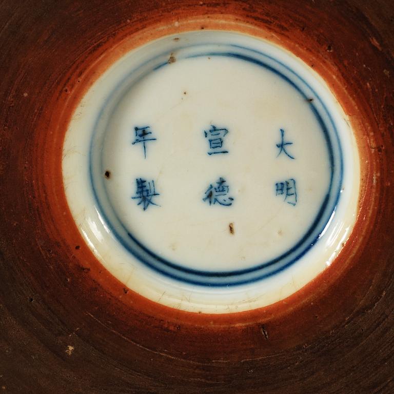 A famille verte brush pot, Qing dynasty.