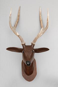 SKULPTUR, skuret och bemålat trä.
