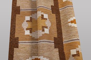 Ingegerd silow, a flat weave carpet, signed IS, ca 228 x 167 cm.