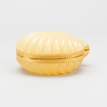 A FRENCH SHELL SHAPED GLASS BOX, first half of 20th century.