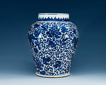 1667. A large blue and white jar, Qing dynasty, Kangxi (1662-1722).