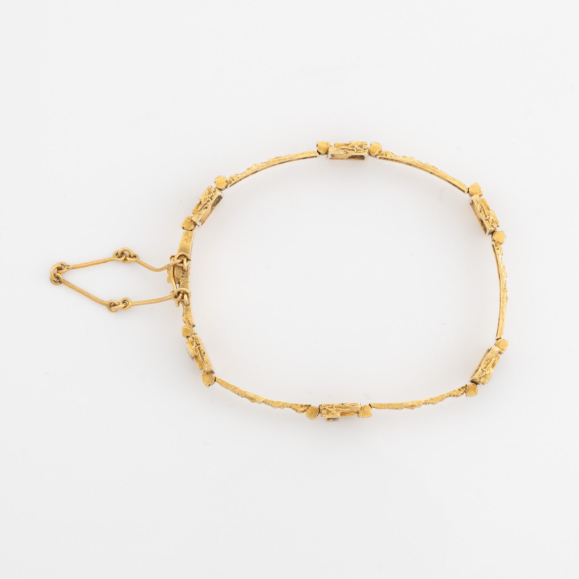 Björn Weckström, 18K gold and eight cut diamond "Diamantetapper" bracelet.