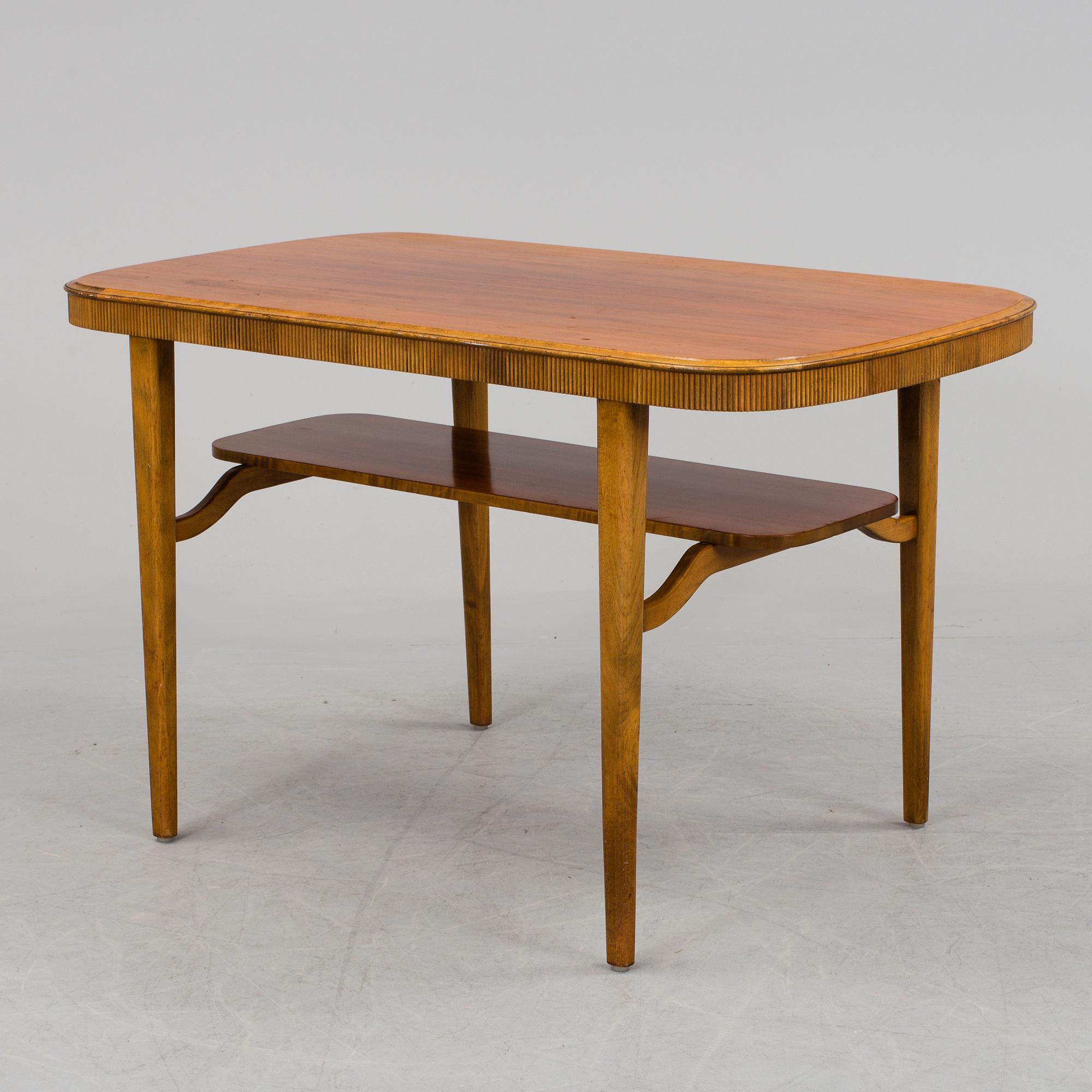 A 1940s table.