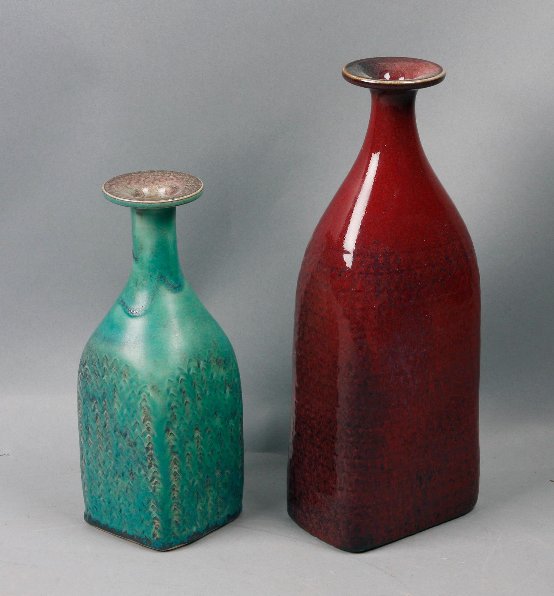 VASER, 2 st, stengods, Stig Lindberg, Gustavsberg Studio, 1968 resp 1971.