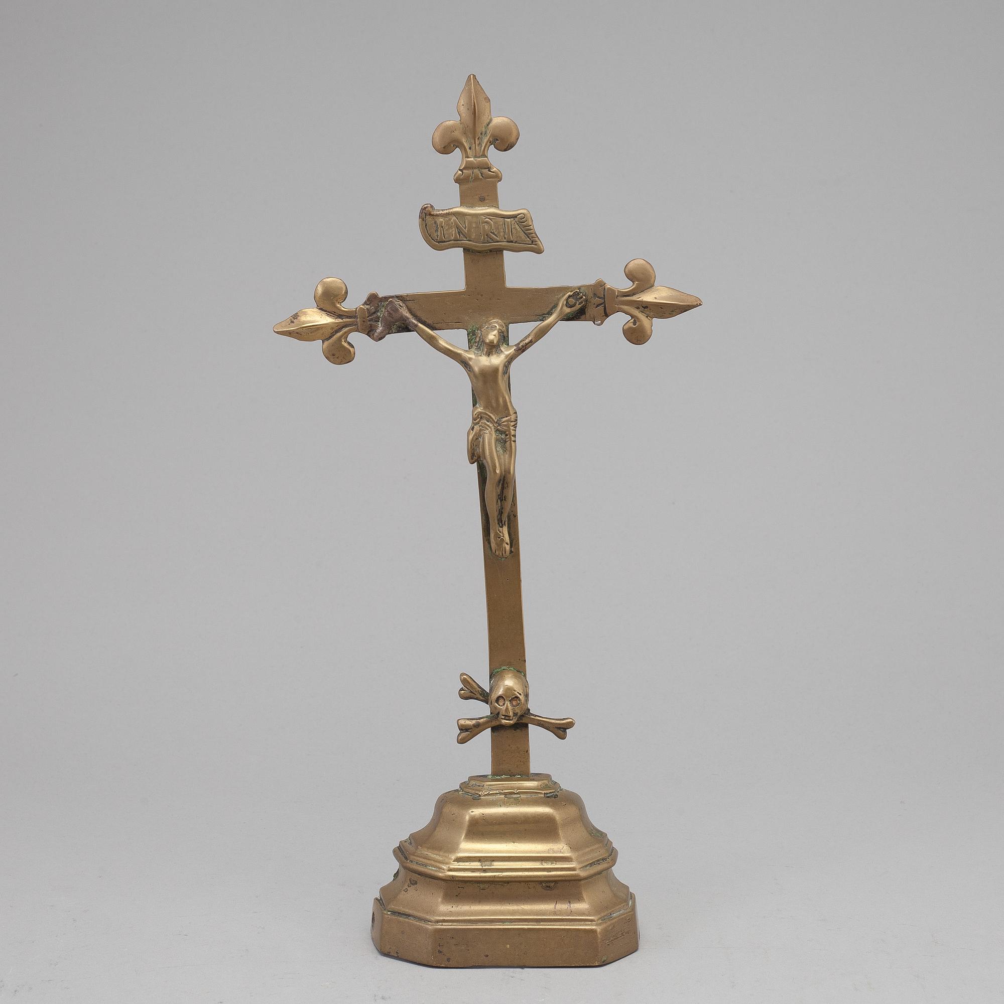 A BRONZE CRUCIFIX, 18th/19th century.