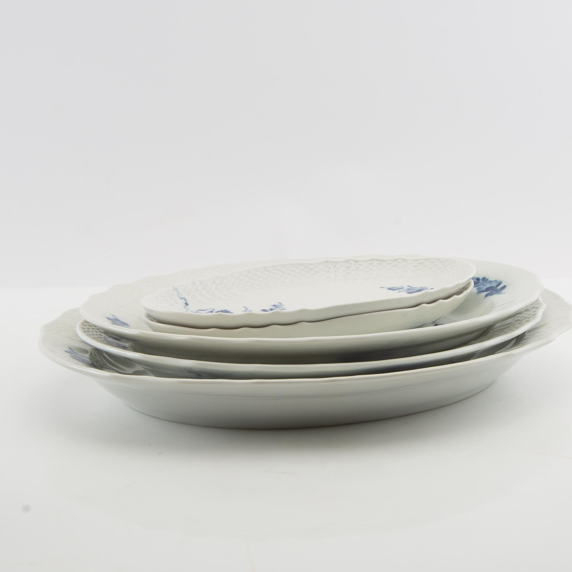 Service approximately 140 pieces "Blue Flower" Royal Copenhagen Denmark 20th century porcelain.