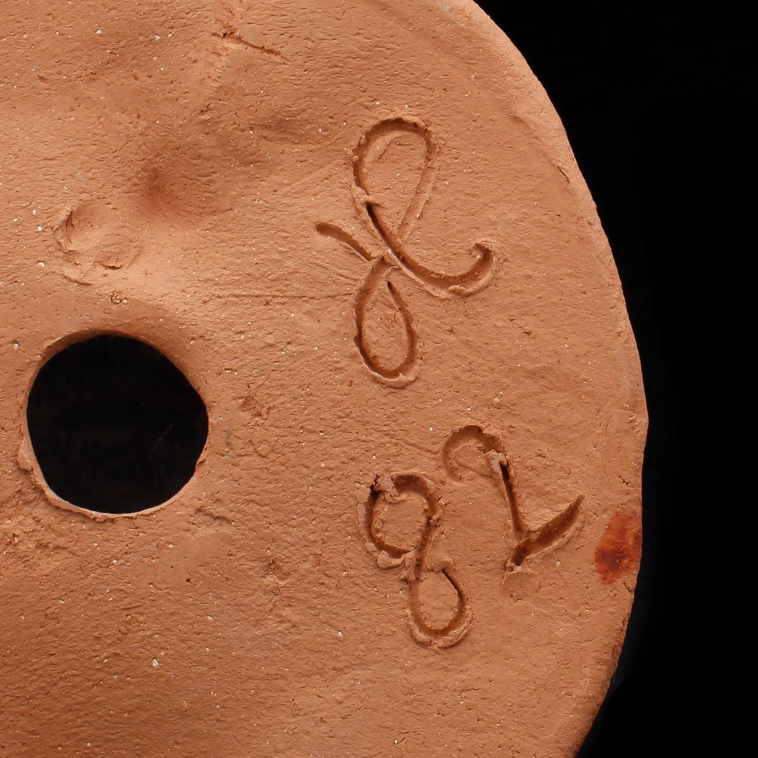 HERTHA HILLFON, knäckebröd, oglaserat lergods, sign H -82.