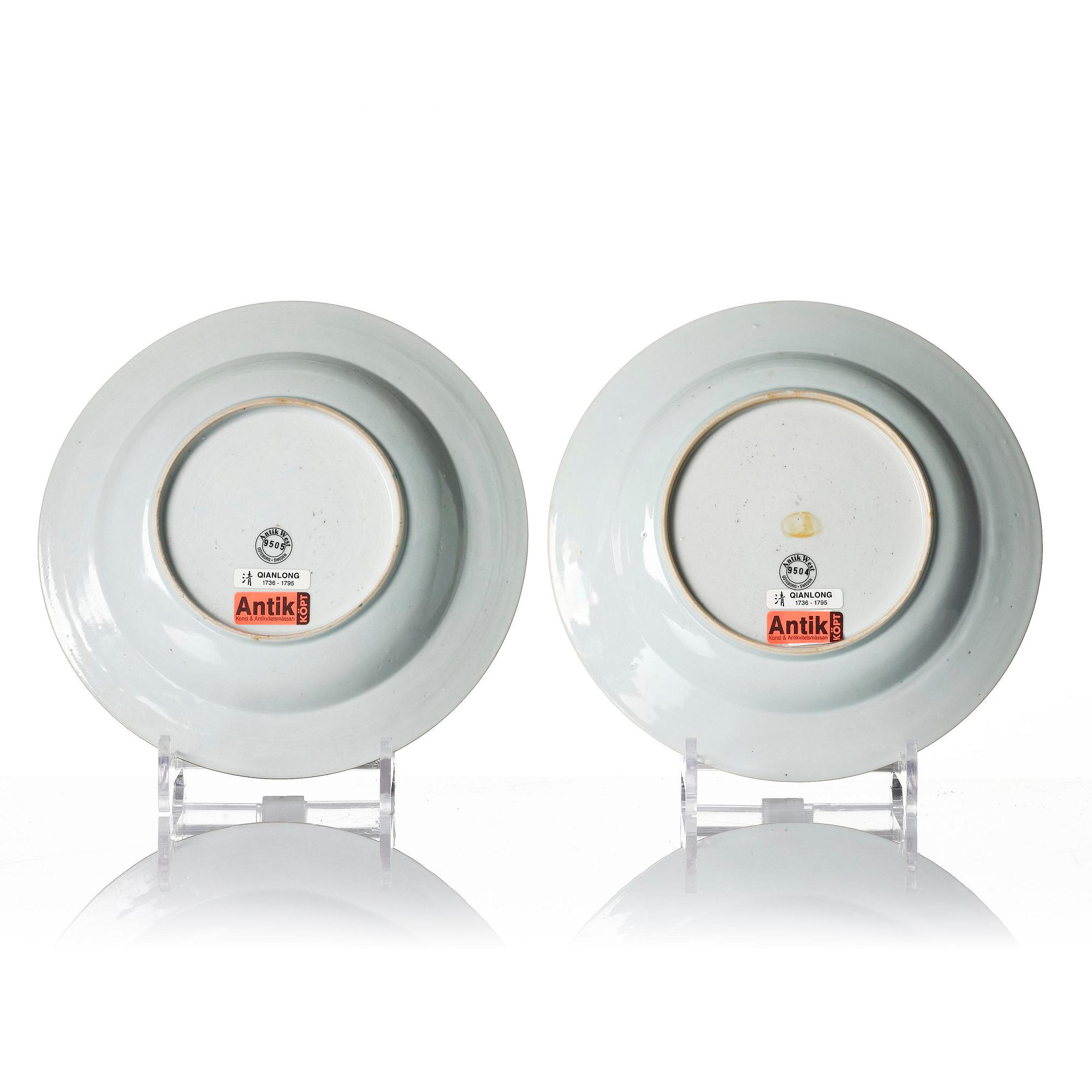 A Qianlong blue and white charger and a pair of famille rose dishes.