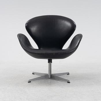 Arne Jacobsen,  fåtölj, "Svanen", Firtz Hansen, Danmark, 1960/70-tal.