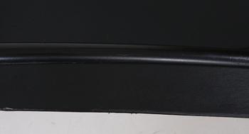 FÅTÖLJ SAMT FOTPALL, "Black Widow", Frankrike, 1900/2000-tal.