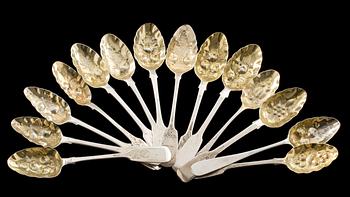 TESKEDAR, 14 snarlika. Silver, London div mästare, flertalet 1700-tal. Ca 230g.