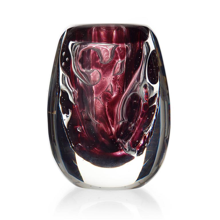 Edvin Öhrström, an 'ariel' glass vase, Orrefors 1950.