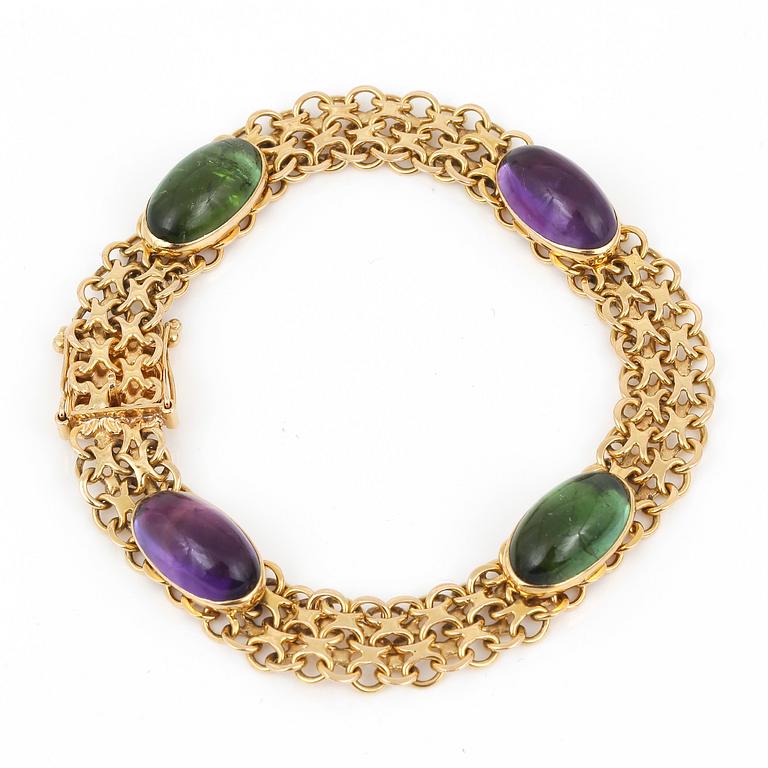 ARMBAND, 18k guld med cabochonslipade turmaliner och ametister, Stockholm, 1963. Vikt ca 23g.