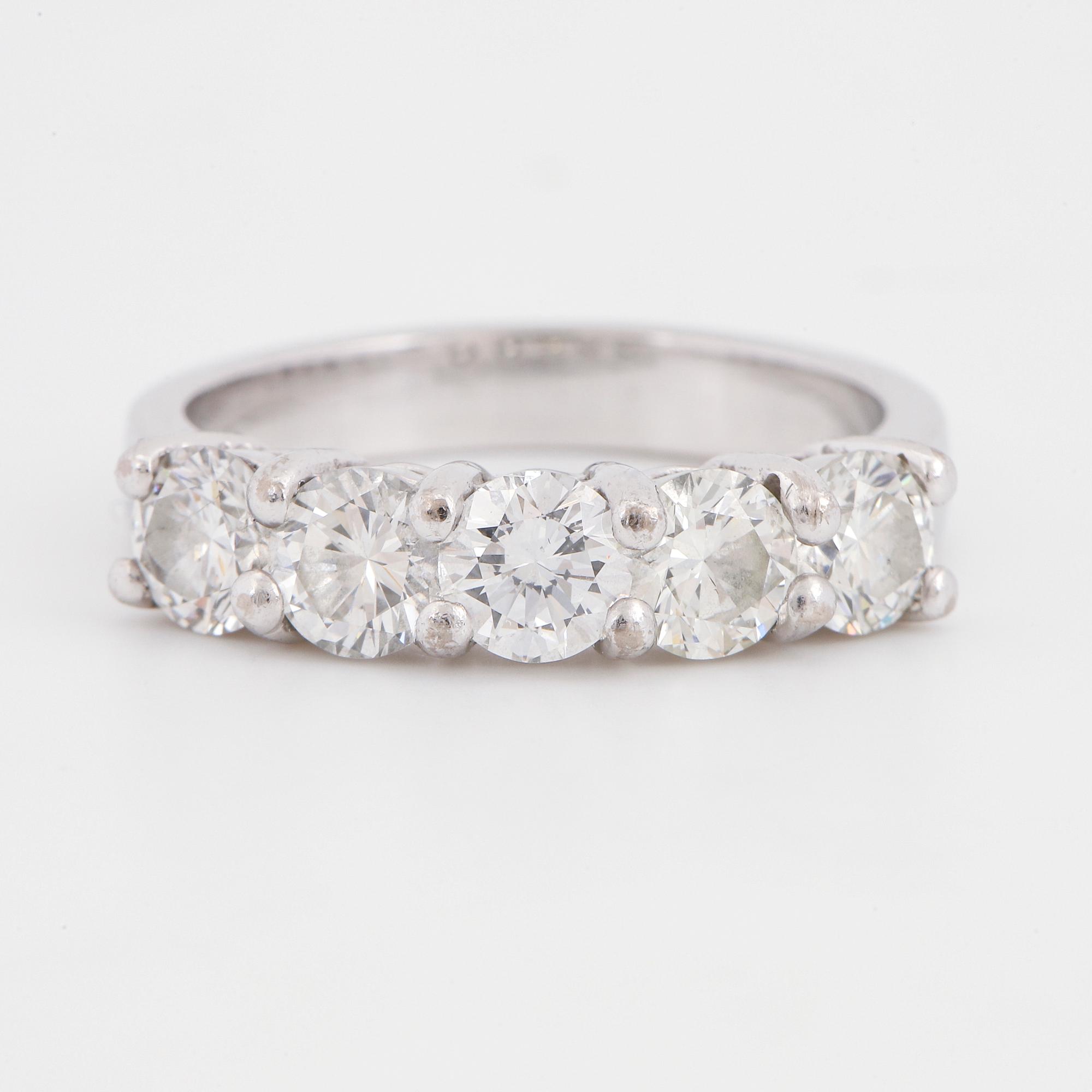Brilliant-cut diamond white gold ring.