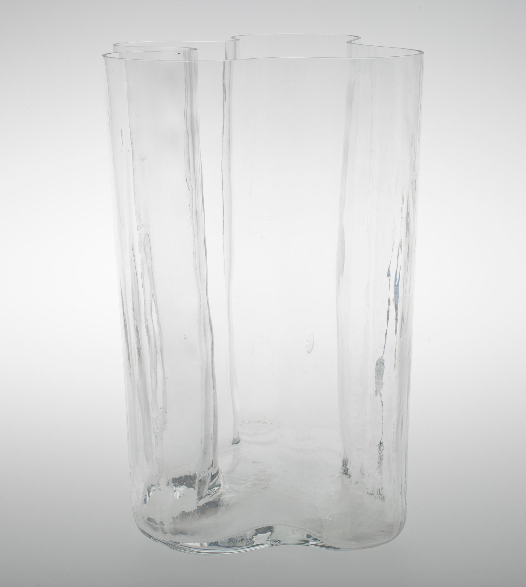 Alvar Aalto, A VASE.