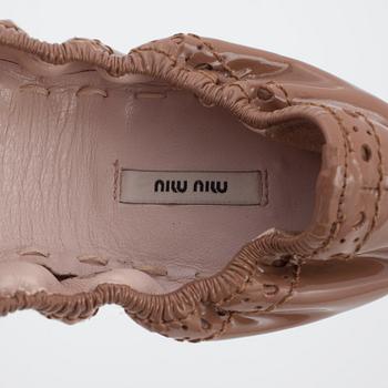 MIU MIU, a pair of leather ballet flats.