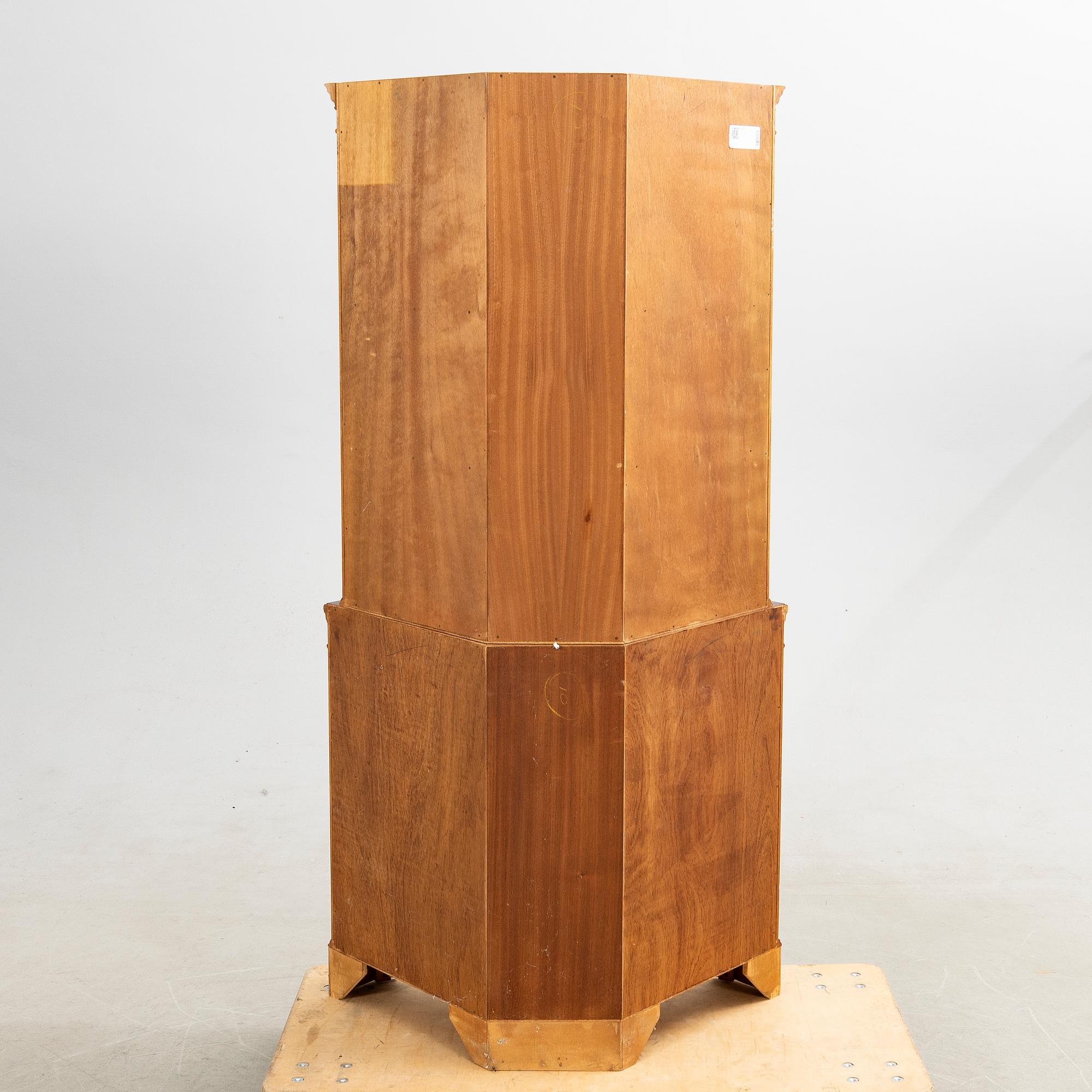 Vitrinskåp, Engelsk stil, 1900-tal.