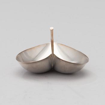 A leaf form silver bowl marked TW, Hopeakeskus, Hämeenlinna 1965. Weight 54 g.