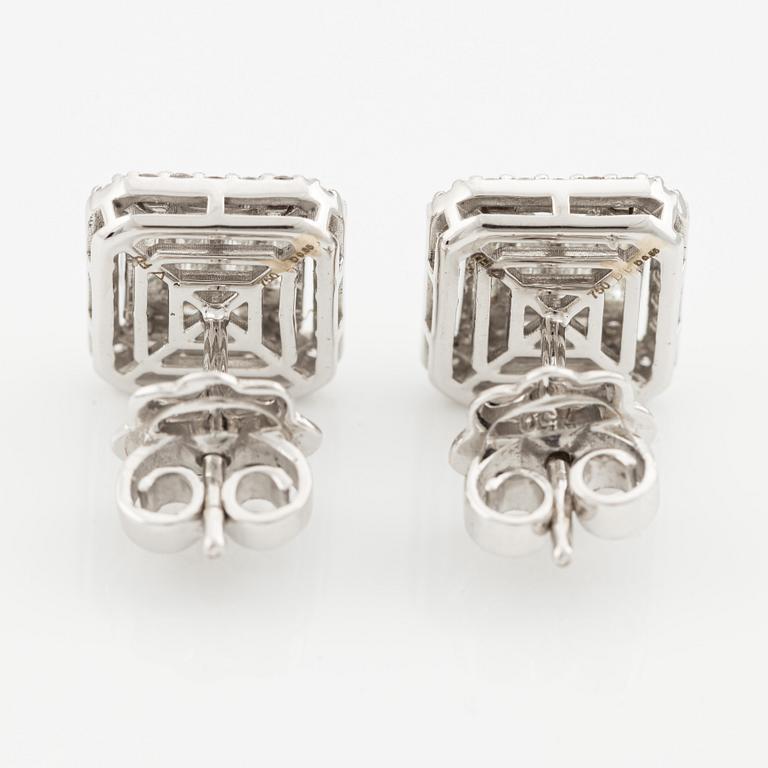 Earrings, 18K white gold with baguette and brilliant cut diamonds.