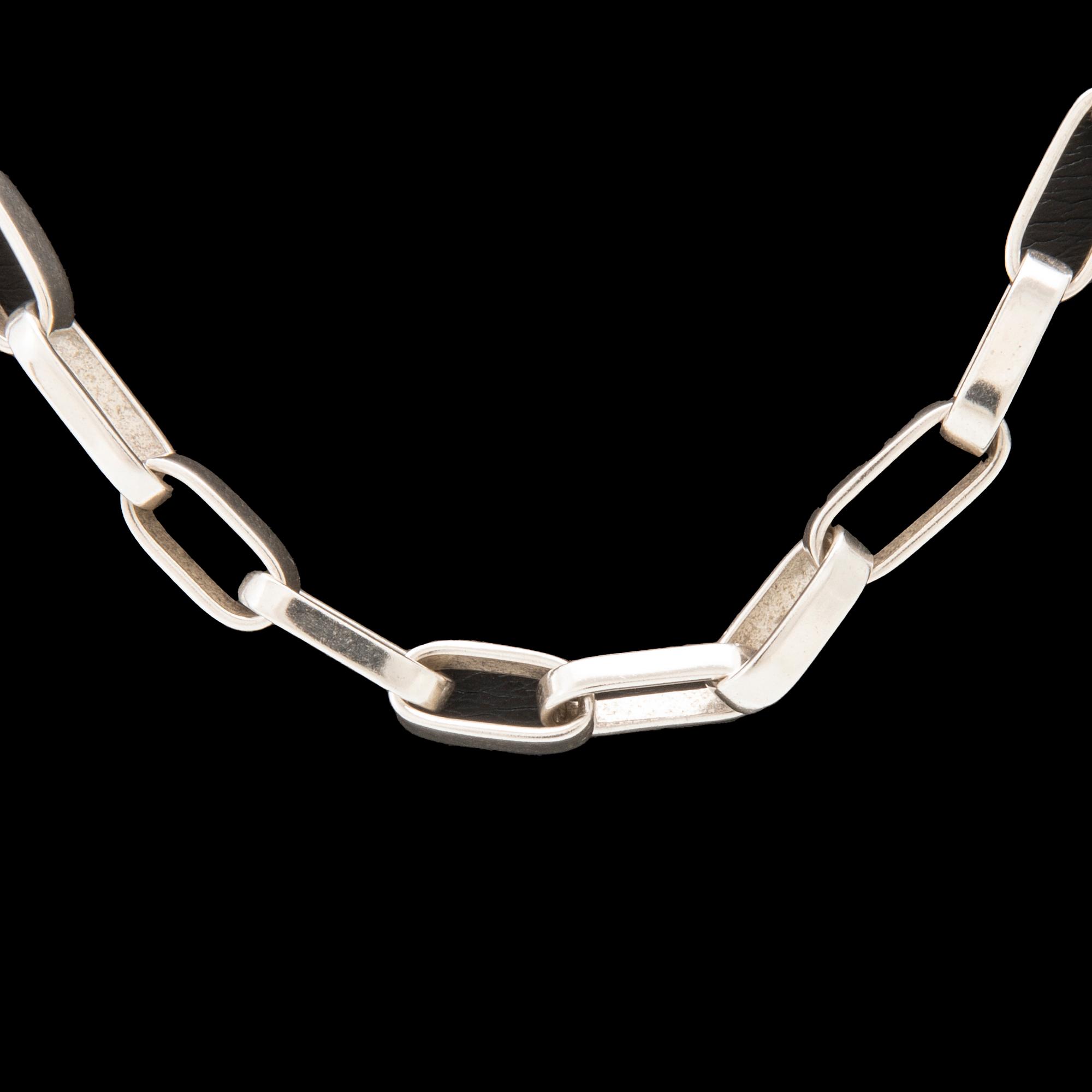A silver necklace by Sven-Erik Högberg, Gothenburg 1990.
