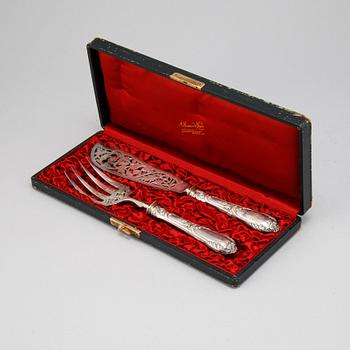 A pair of Louis VI-style serving cutlery, France 19th century.