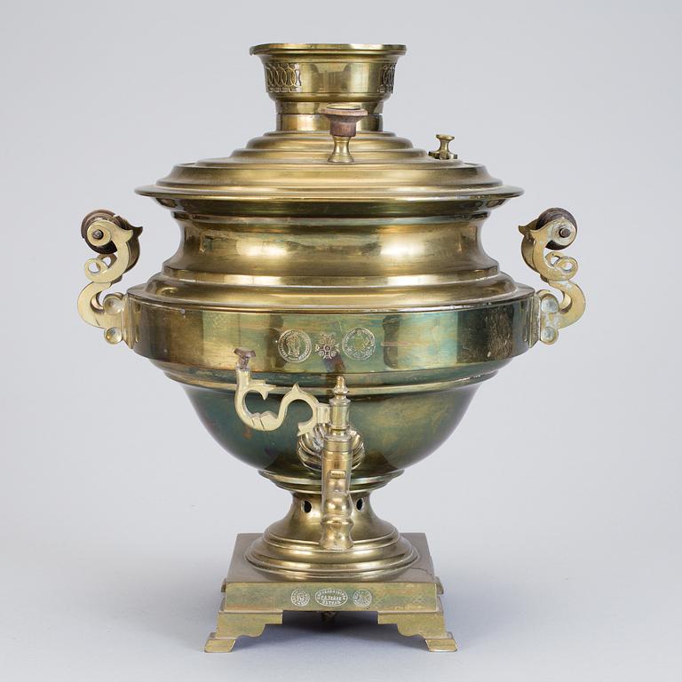 A russian brass samovar, late 19th century.