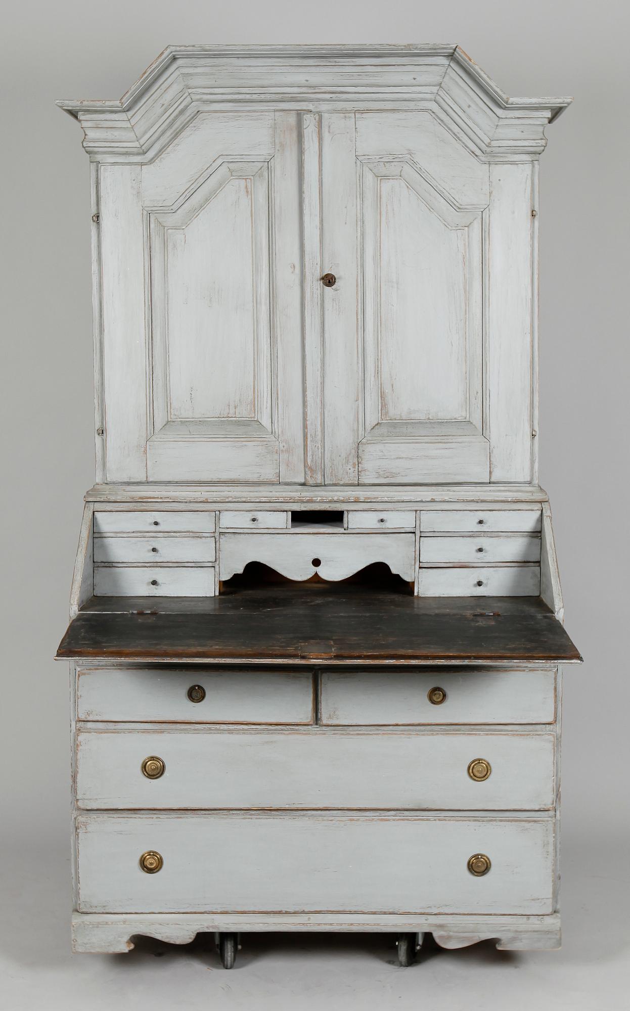 SNEDKLAFFSKÅP, barock, 1700-tal.