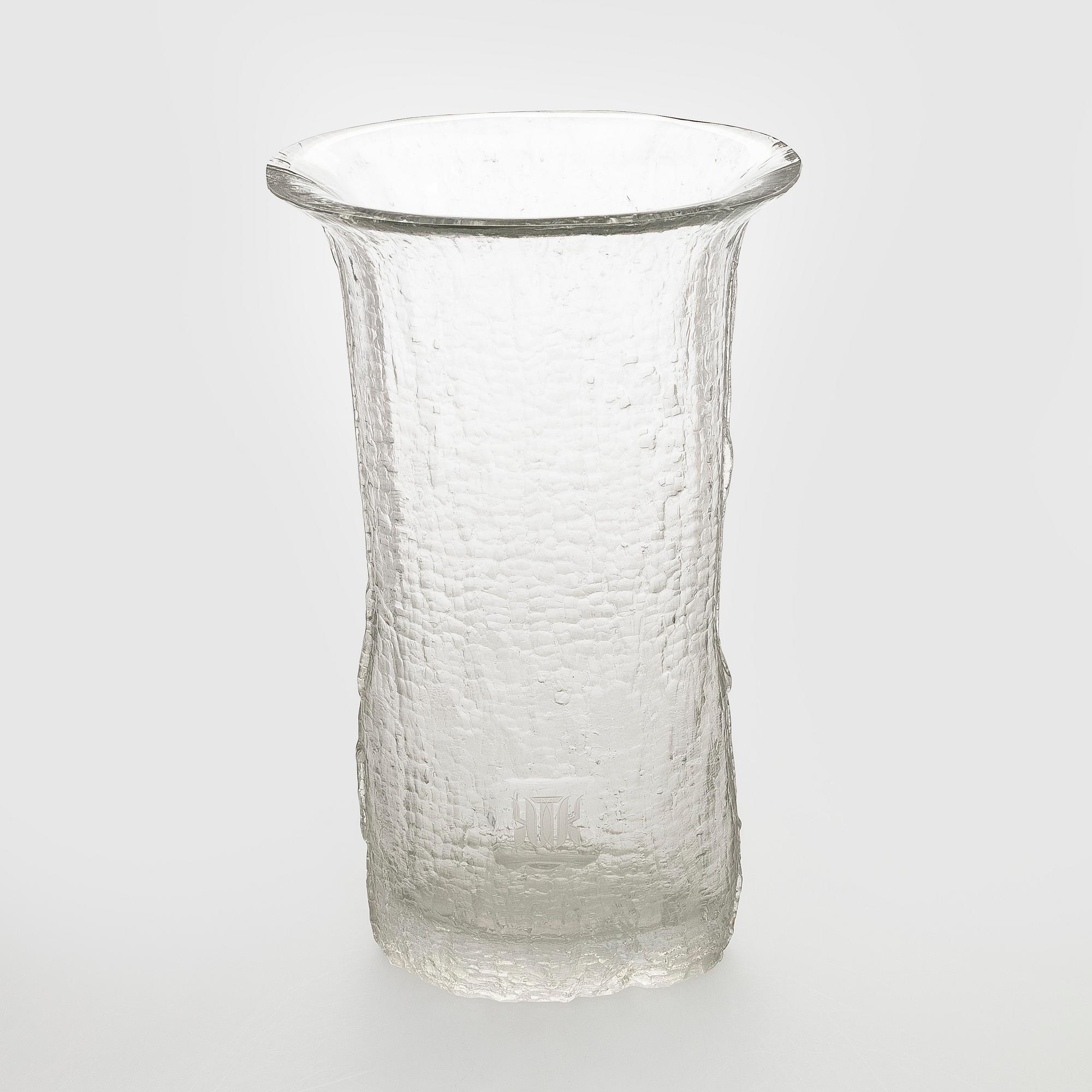 Timo Sarpaneva, A glass vase from "Finlandia"- series, signed Timo Sarpaneva.