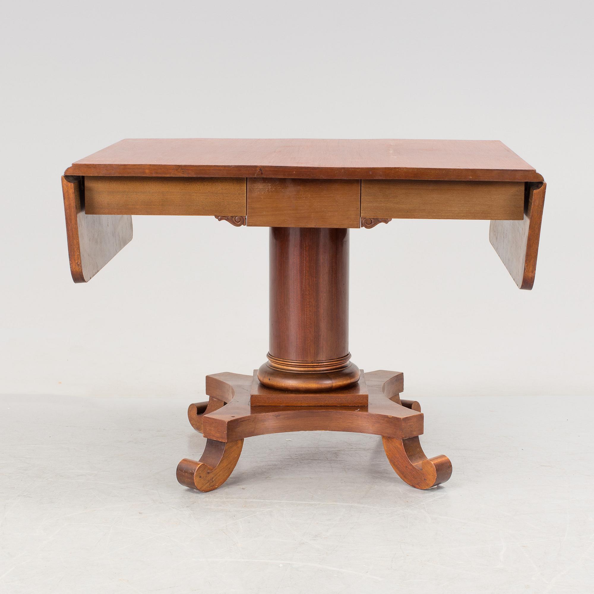 A "Karl Johan" table, first half of the 20th century.