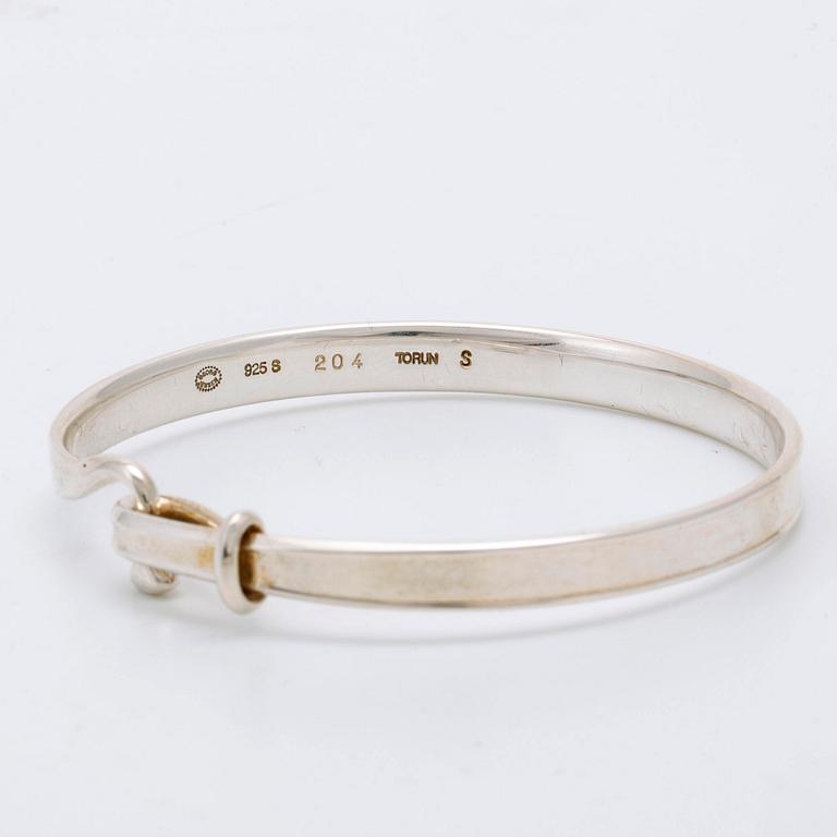 Georg Jensen bangle sterling silver, opens with a hook, design Torun Bülow-Hübe.