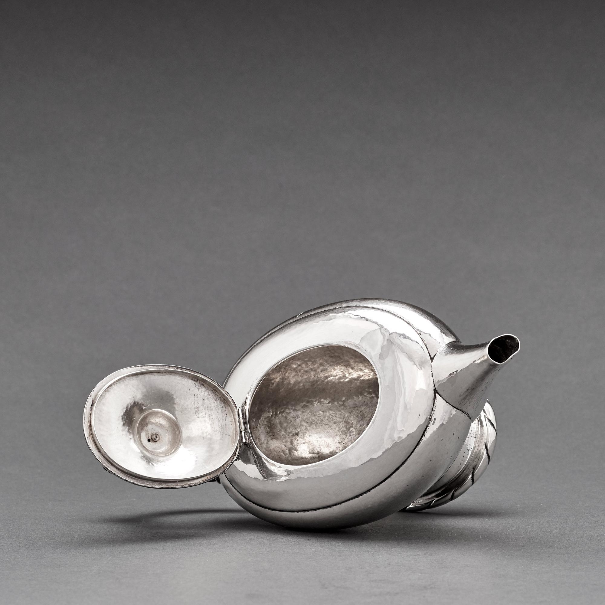 Georg Jensen, a 4 pieces coffee and tea service, Copenhagen 1915-19, 830/1000 silver. Design nr 88.