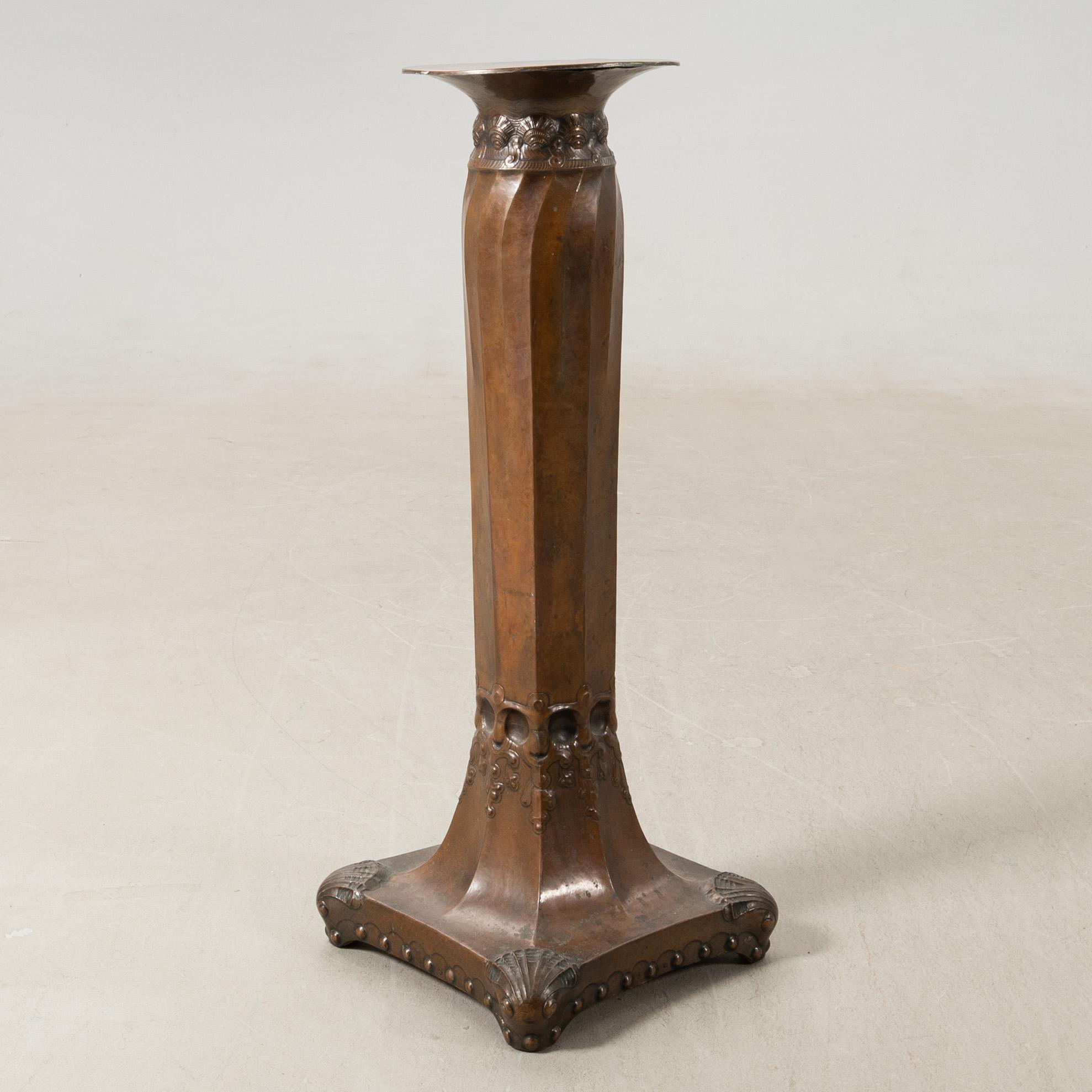 Pedestal, Art Nouveau early 20th century.