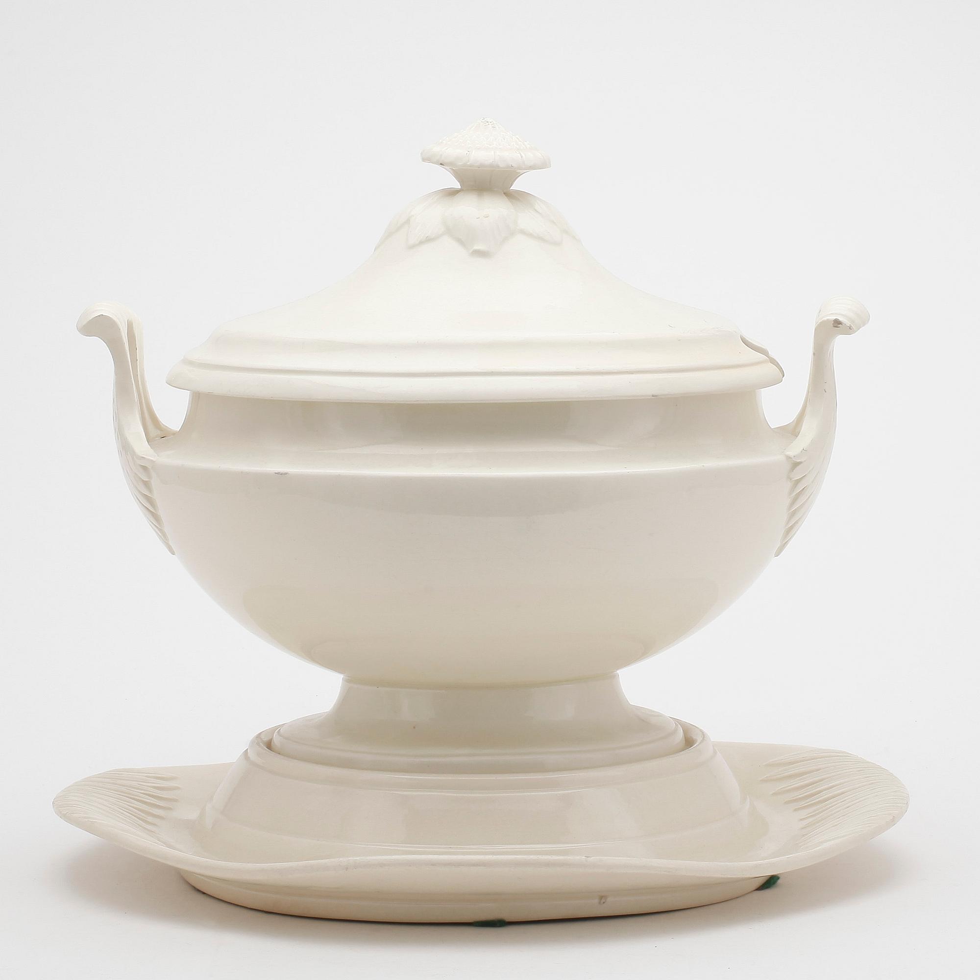 SOPPTERRIN på FAT, flintgods, otydligt märkt Delft, 1800-tal.