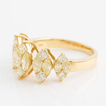 Ring, with yellow oval and princess-cut diamonds.