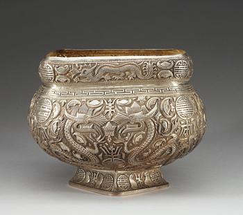 SKÅL, silver. Sen Qing dynasti. Vikt 1394 g.