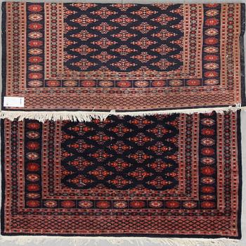 MATTA, old, Orientalisk, sannolikt Kashmere, ca 181x126.