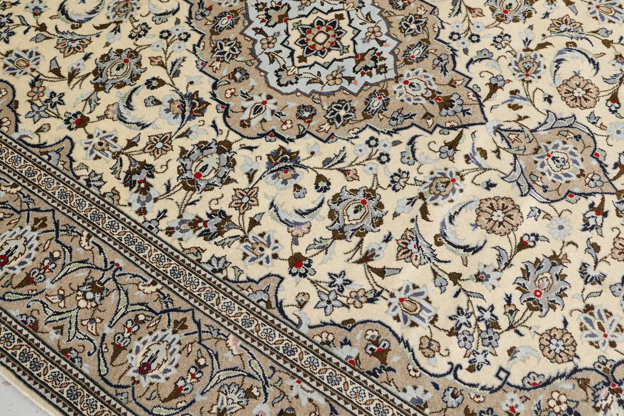 Matta, keshan, 300 x 200 cm.