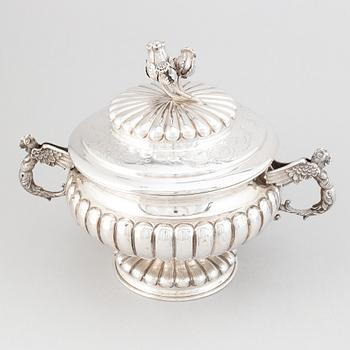 Terrin, silver, möjligen Spanien 1900-tal. Barock-stil.