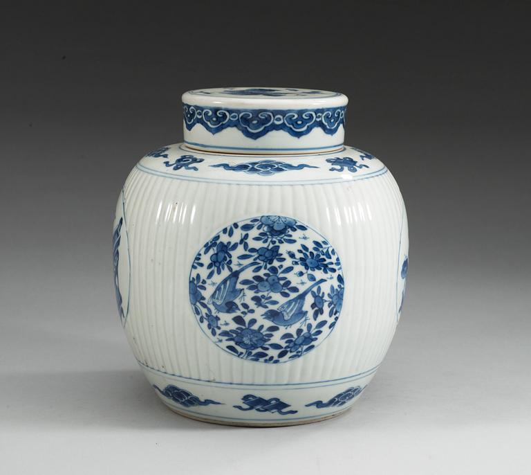 A blue and white jar with cover, Qing dynasty, Kangxi (1662-1722).