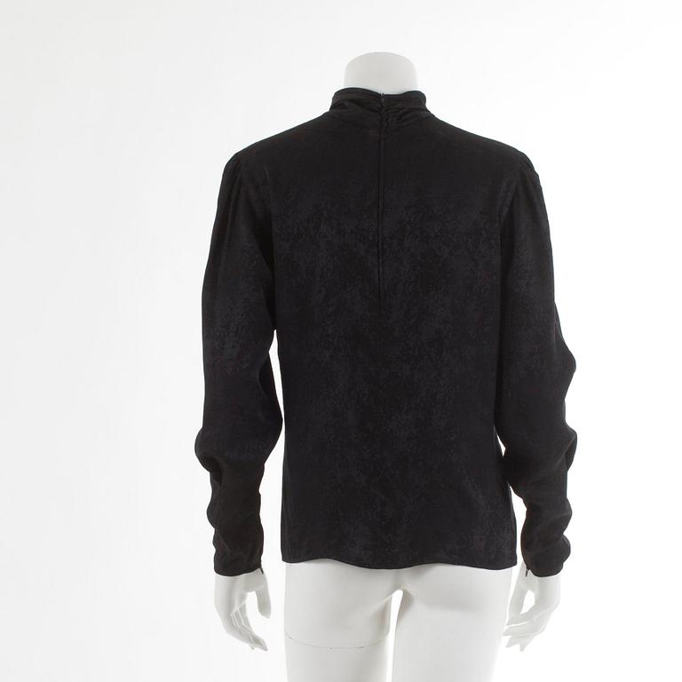 UNGARO, blus, italiensk storlek 8.