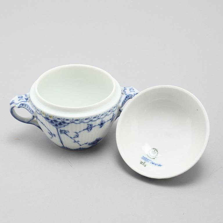 63 pieces of porcelain tableware from Royal Copenhagen, model "Musselmalet", second half of the 20th century.