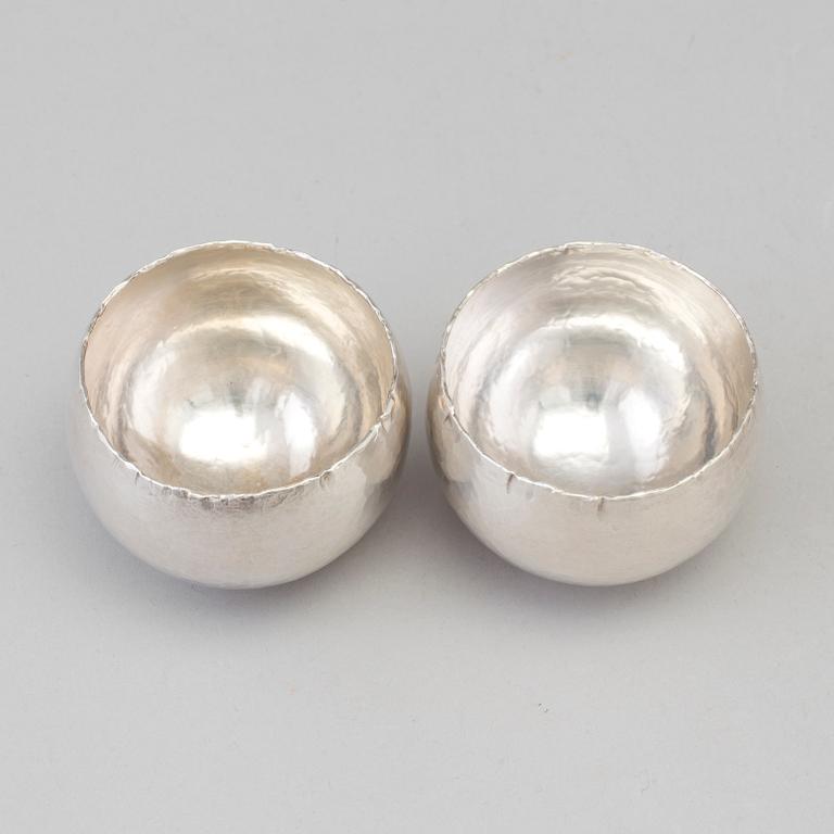 REY URBAN, a pair of sterling silver tumblers, Stockholm, 1987.