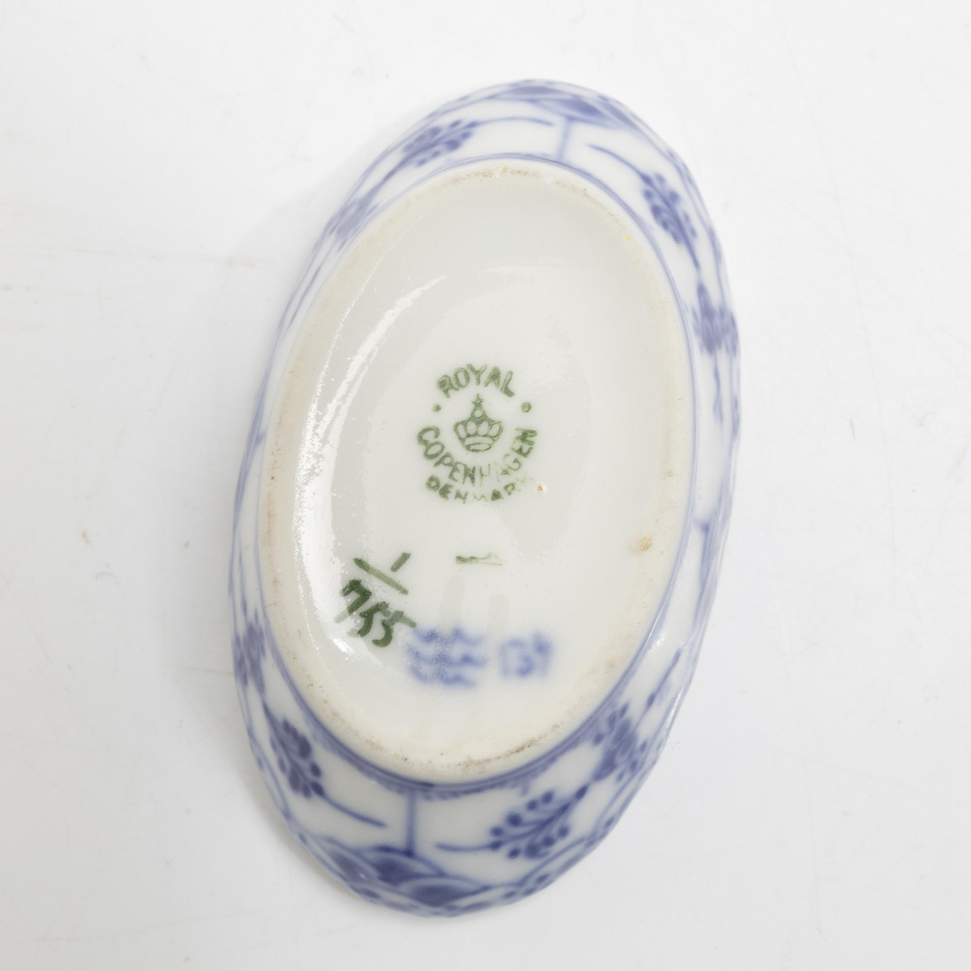 Royal Copenhagen, 27 service pieces, 'Blue Fluted', Denmark.